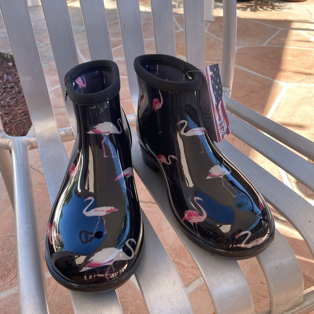 Rain boots 🥾 Brand New With Ticket. Comes with pair of 1/2 size insoles.